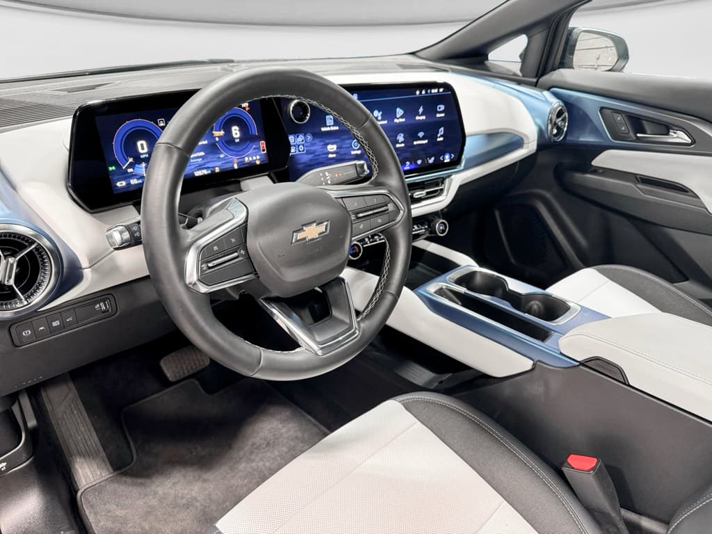 2025 Chevrolet Equinox EV view 18