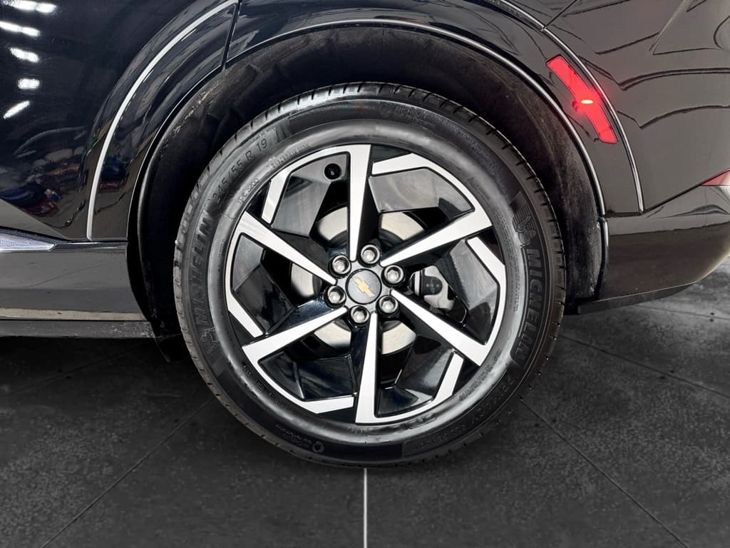 2025 Chevrolet Equinox EV view 31