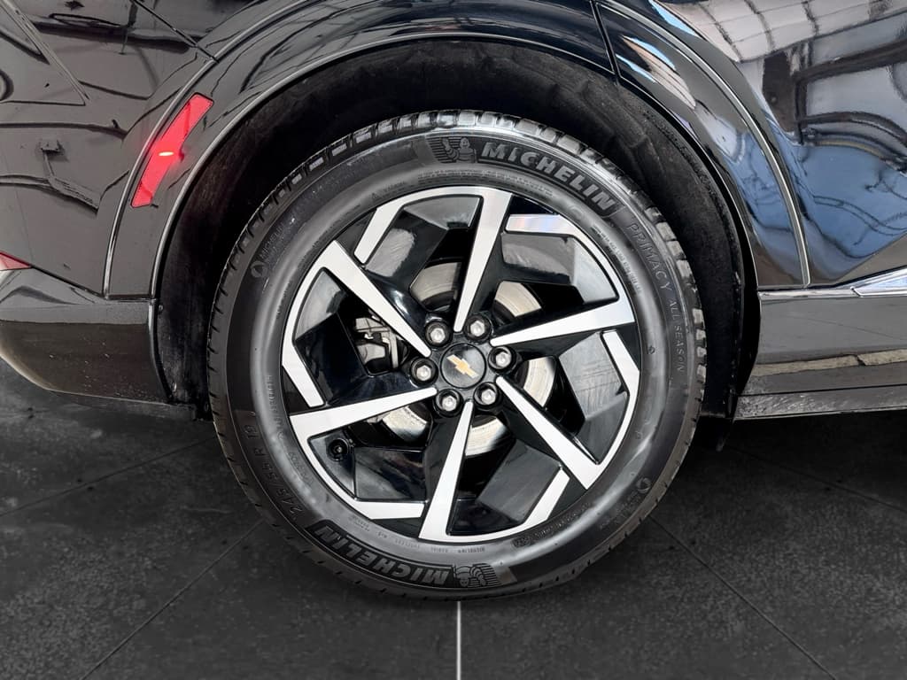 2025 Chevrolet Equinox EV view 35