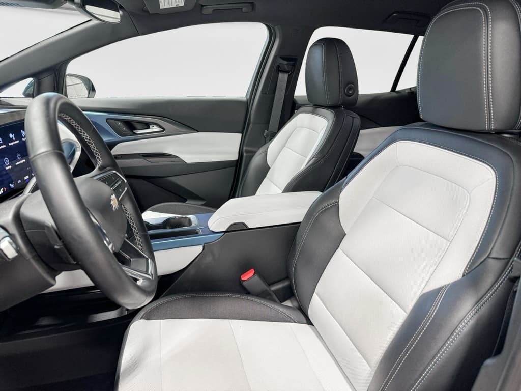 2025 Chevrolet Equinox EV view 17