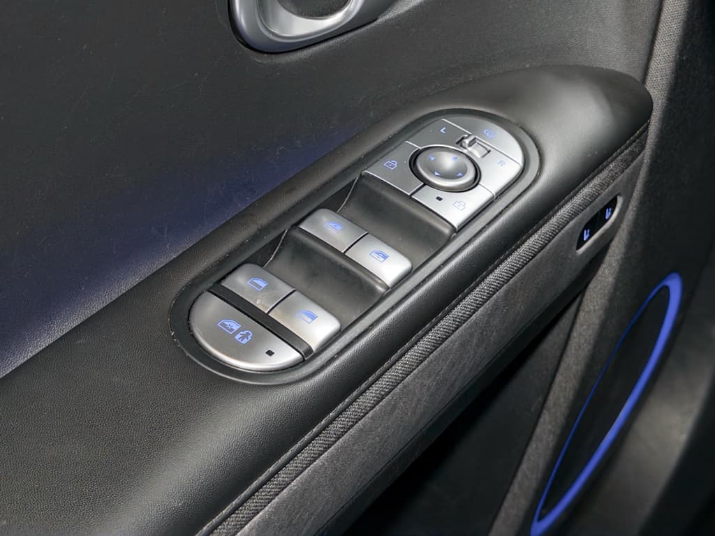 2023 Hyundai IONIQ 5 view 8
