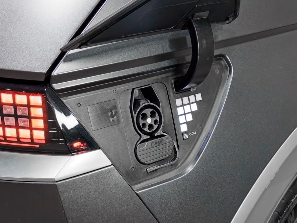 2023 Hyundai IONIQ 5 view 5