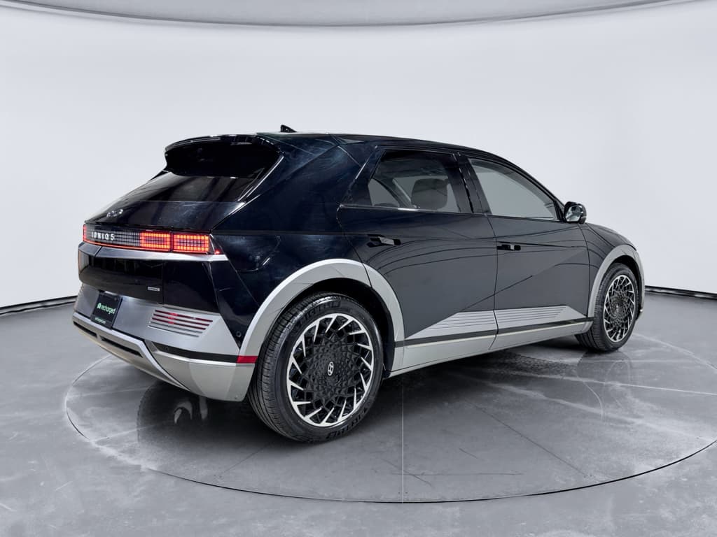 2023 Hyundai IONIQ 5 view 3