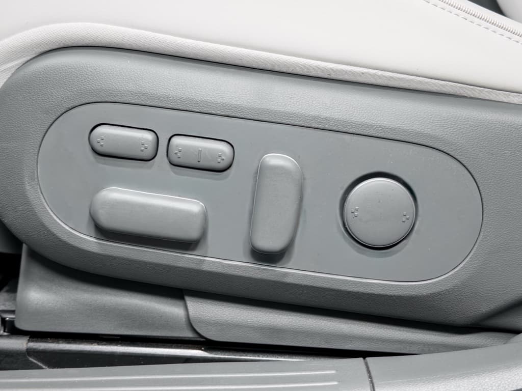 2023 Hyundai IONIQ 5 view 7