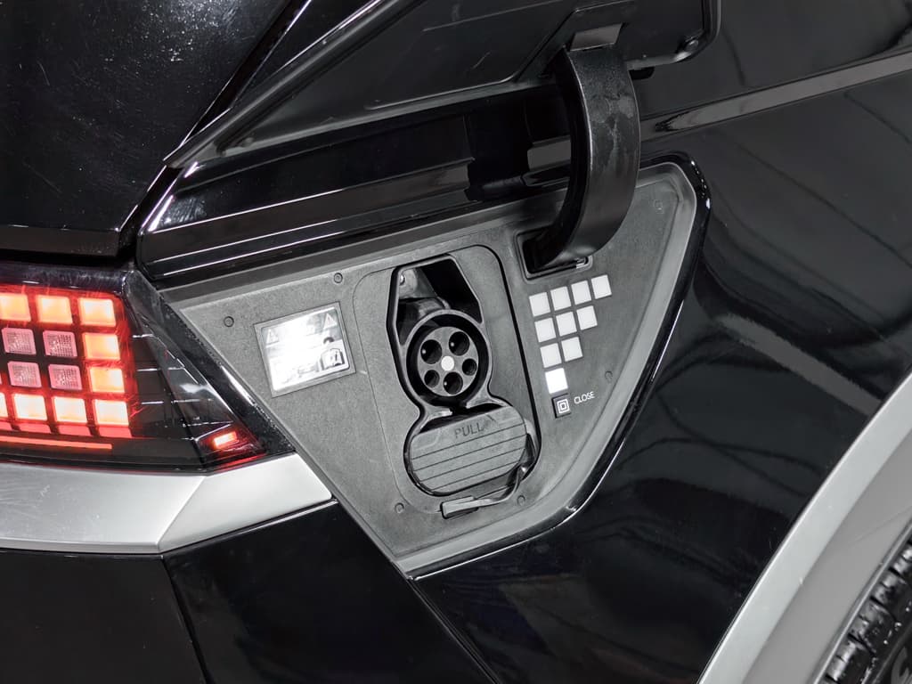 2023 Hyundai IONIQ 5 view 5