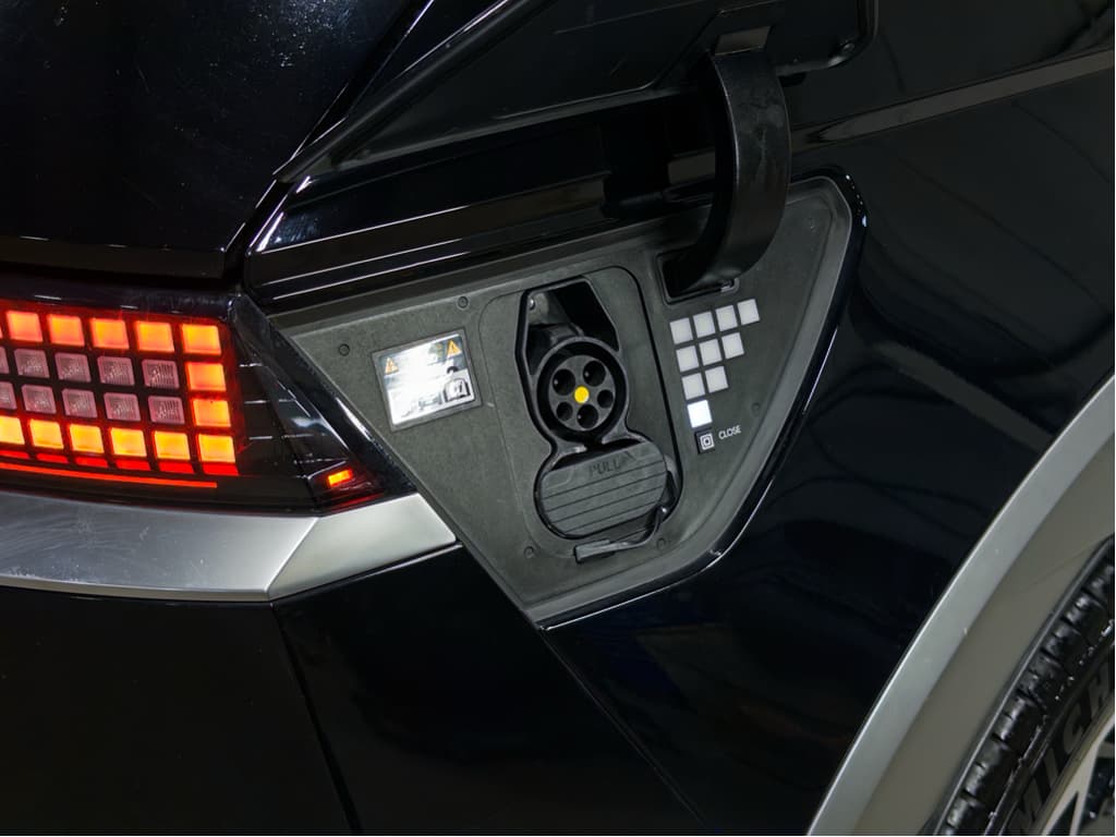 2023 Hyundai IONIQ 5 view 5