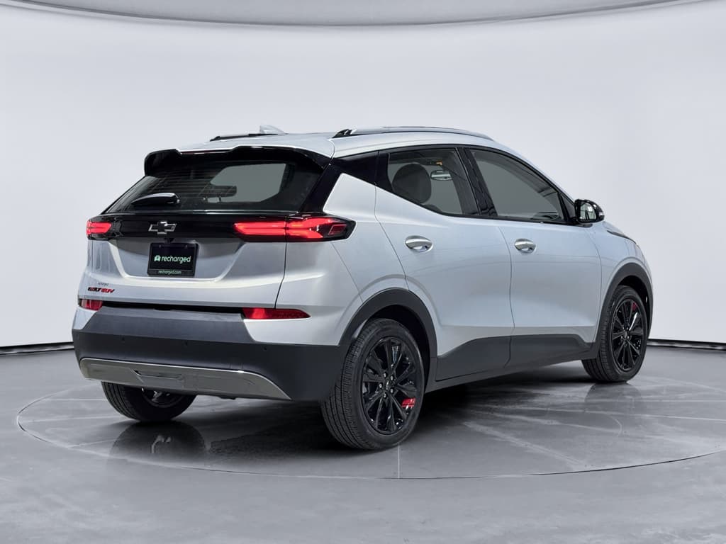 2023 Chevrolet Bolt EUV view 3
