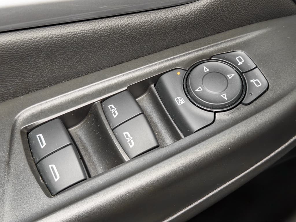2023 Chevrolet Bolt EUV view 7
