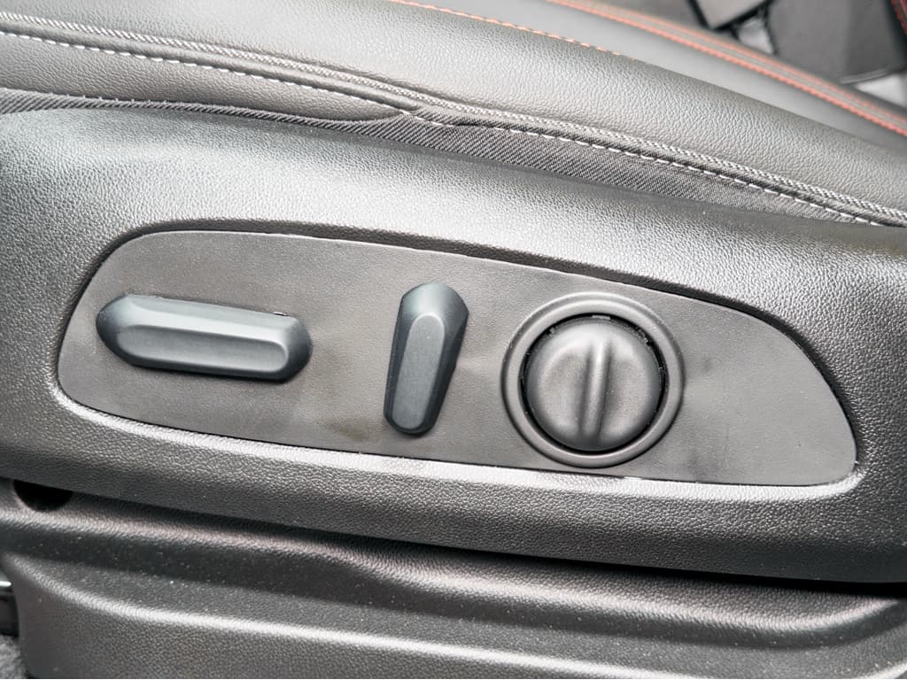 2023 Chevrolet Bolt EUV view 6