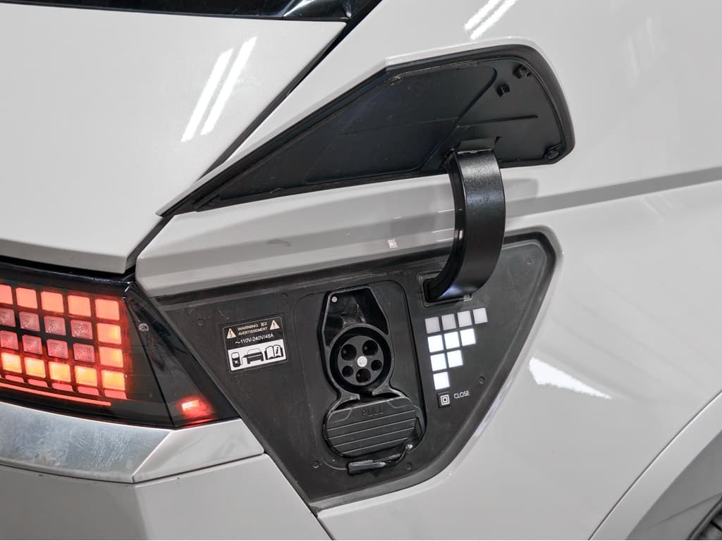 2023 Hyundai IONIQ 5 view 5