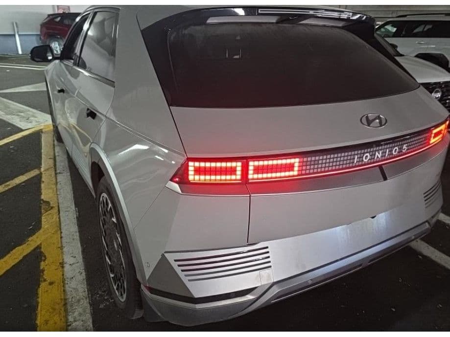 2023 Hyundai IONIQ 5 view 4