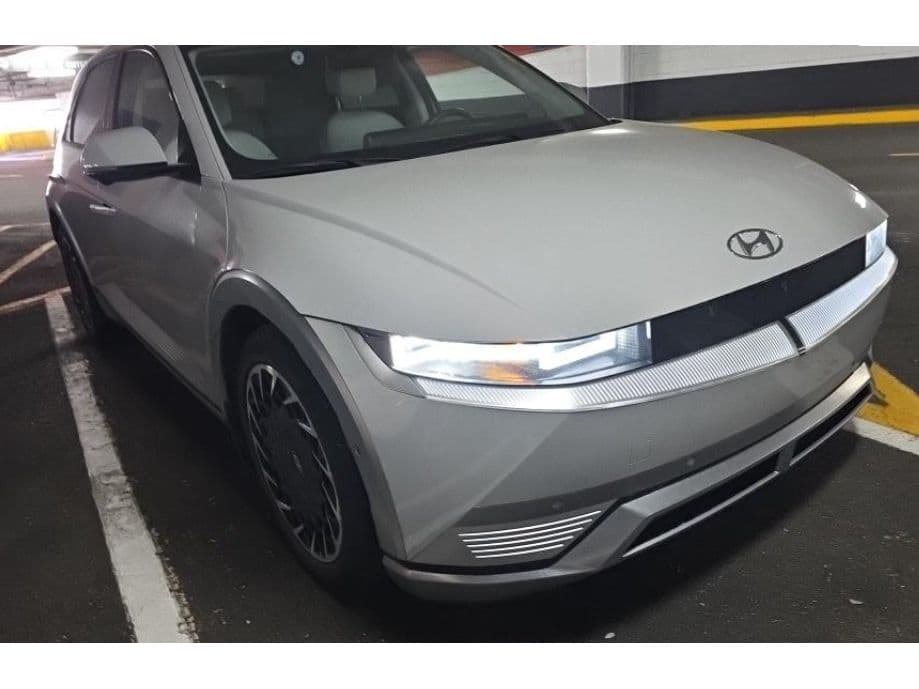 2023 Hyundai IONIQ 5 view 2