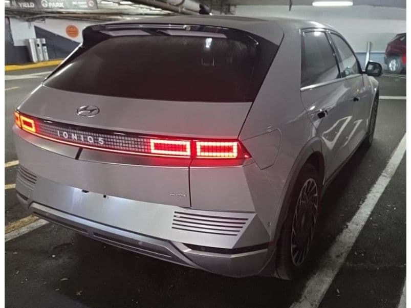 2023 Hyundai IONIQ 5 view 3