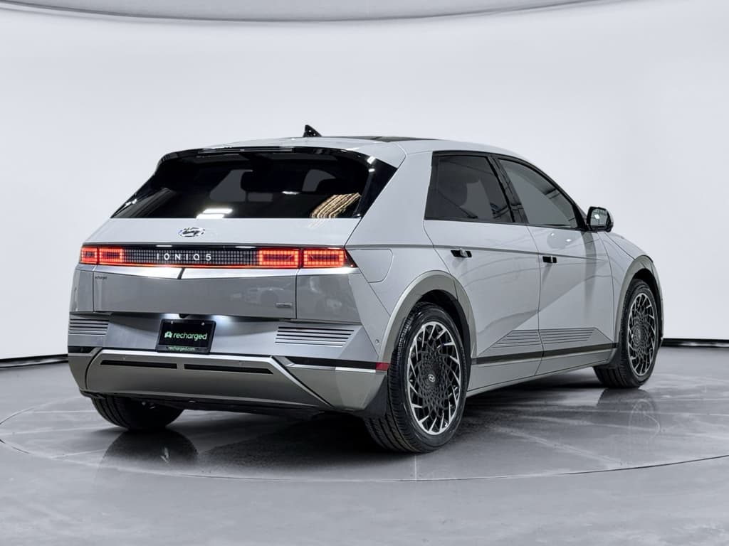 2023 Hyundai IONIQ 5 view 3