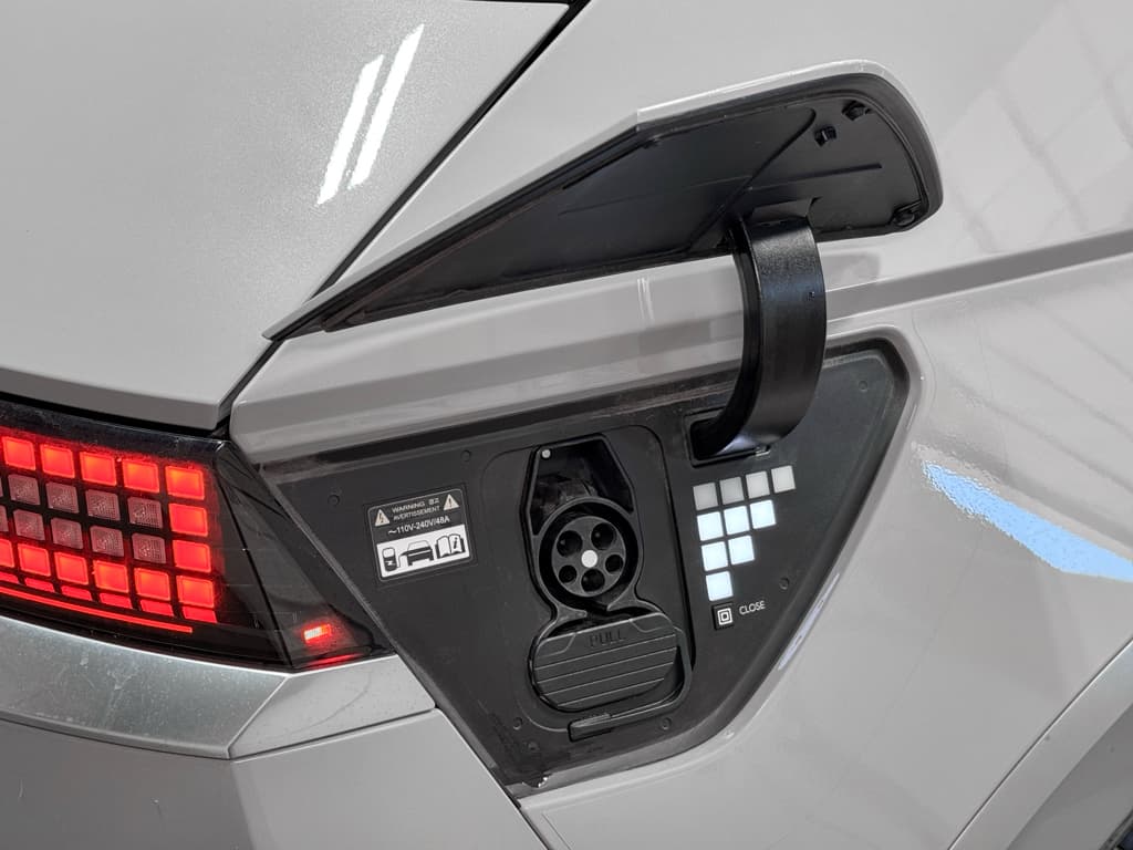 2023 Hyundai IONIQ 5 view 5