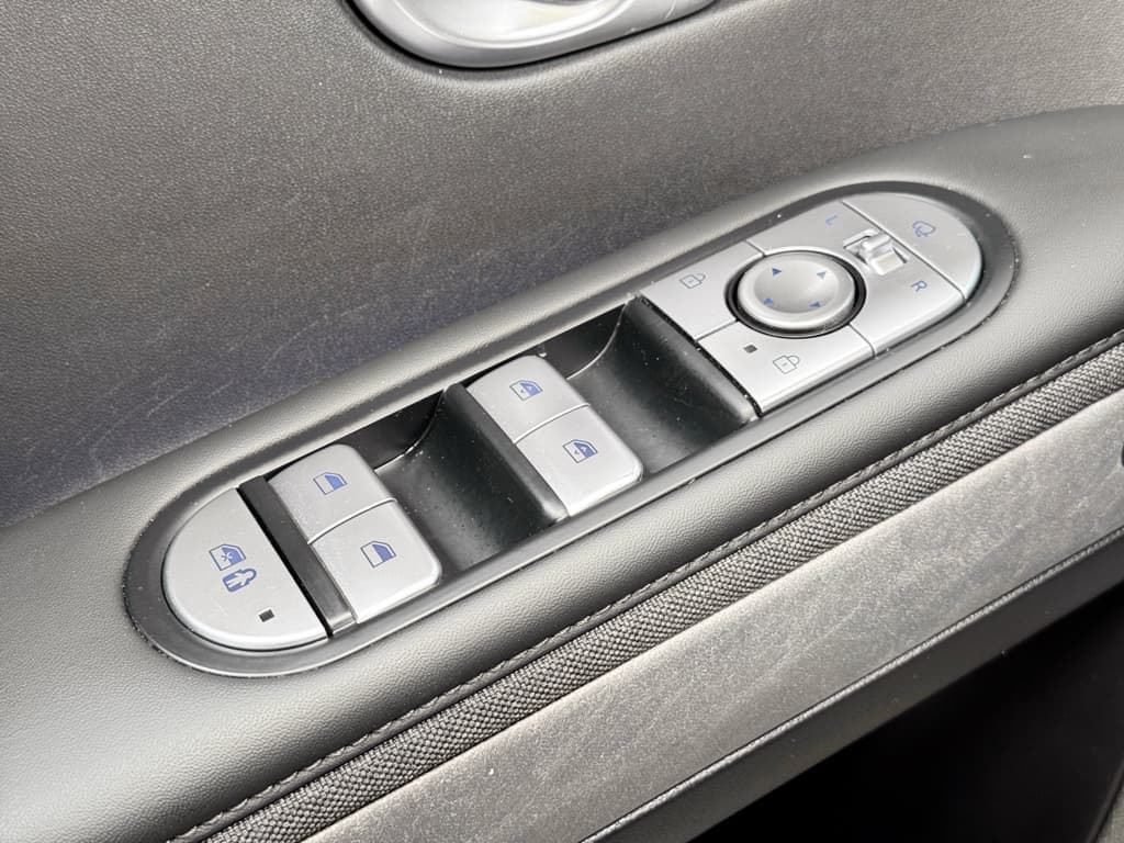 2023 Hyundai IONIQ 5 view 7