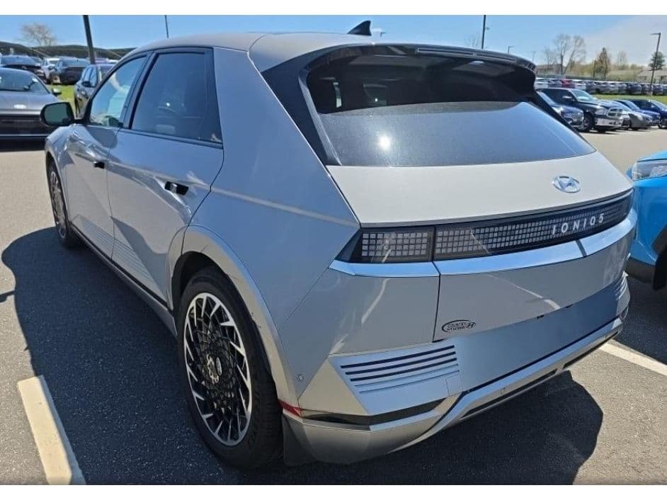 2023 Hyundai IONIQ 5 view 4