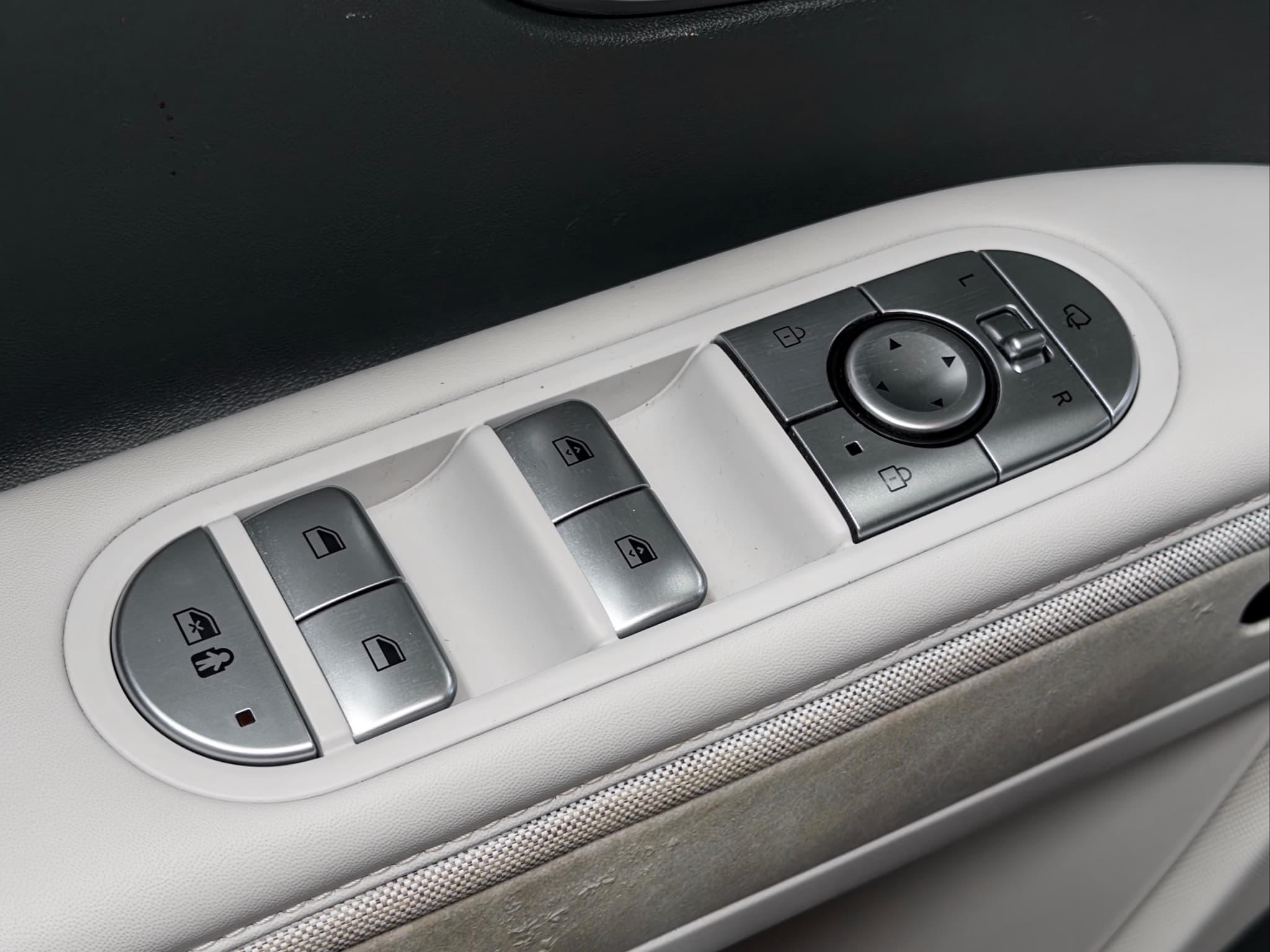 2023 Hyundai IONIQ 5 view 8