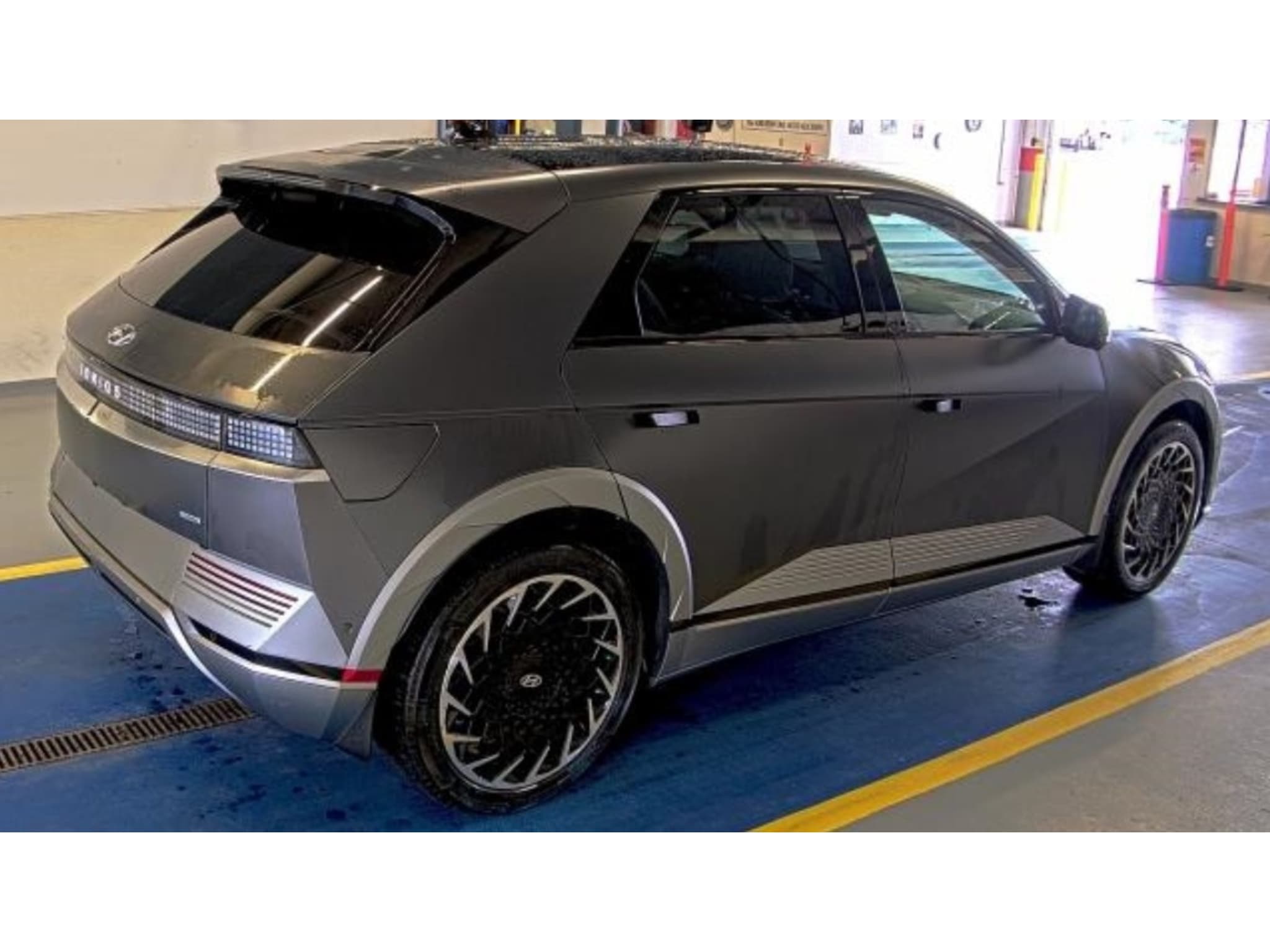 2023 Hyundai IONIQ 5 view 3