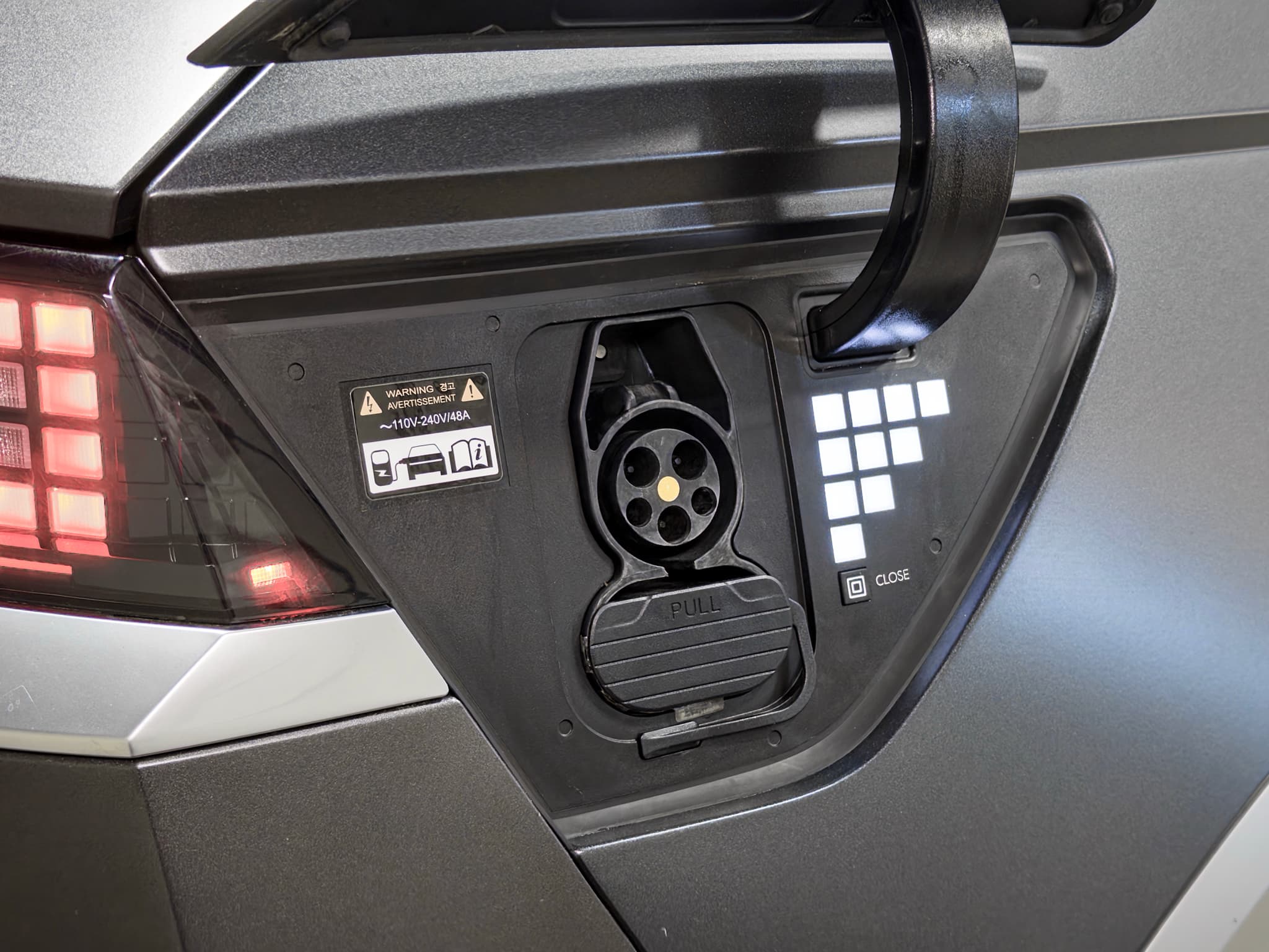 2023 Hyundai IONIQ 5 view 5
