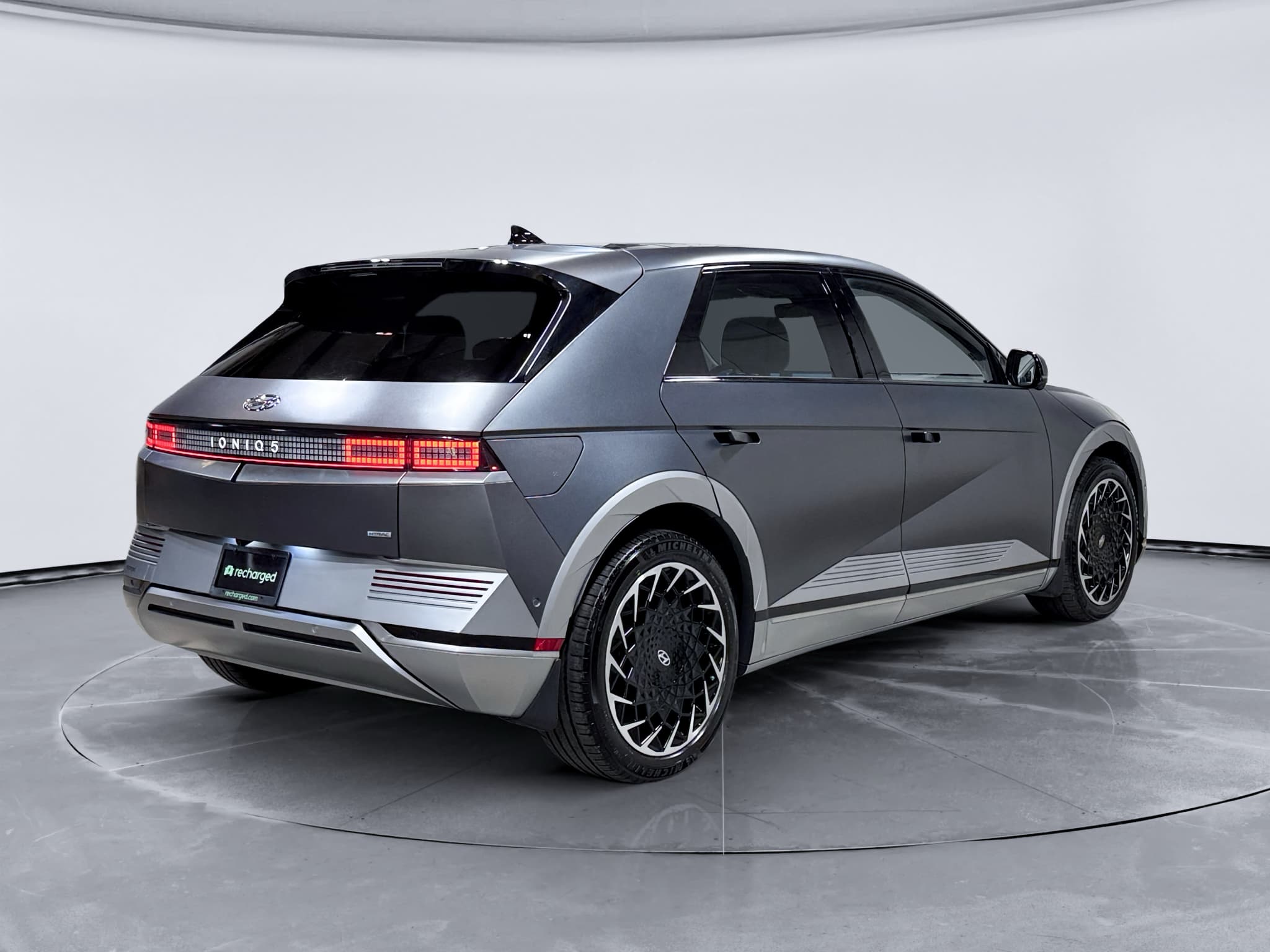 2023 Hyundai IONIQ 5 view 3