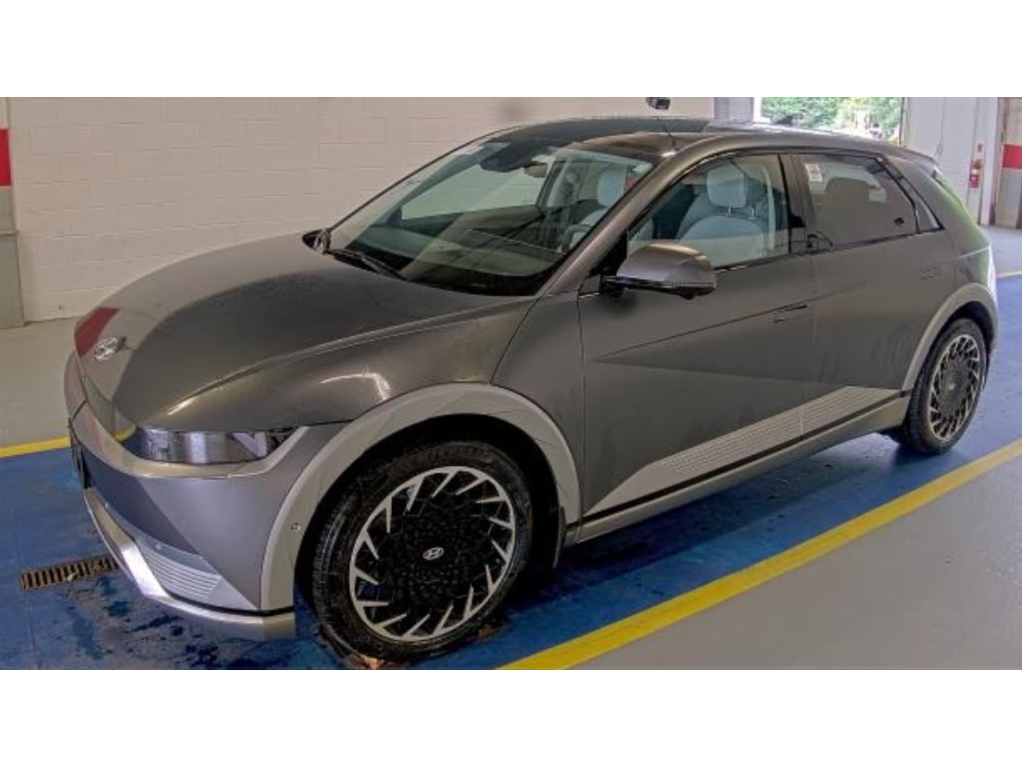 2023 Hyundai IONIQ 5 view 1