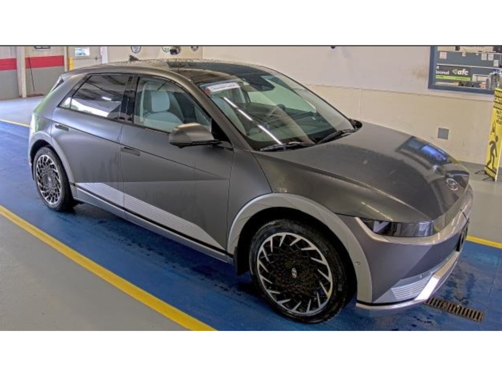 2023 Hyundai IONIQ 5 view 4