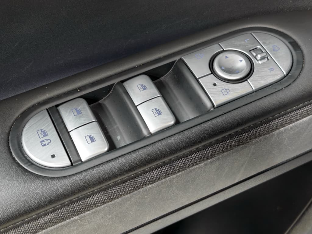 2023 Hyundai IONIQ 5 view 7
