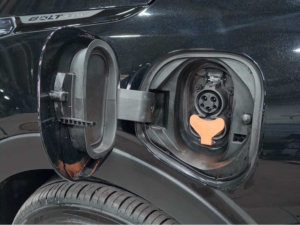 2023 Chevrolet Bolt EUV view 5