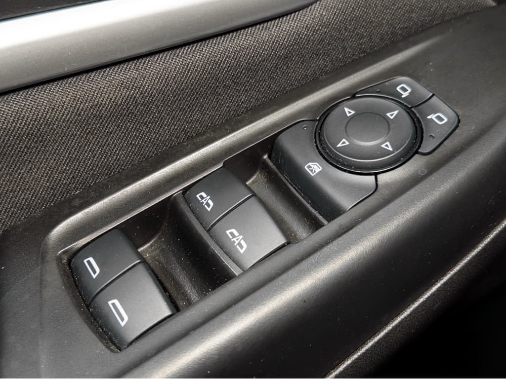 2023 Chevrolet Bolt EUV view 7