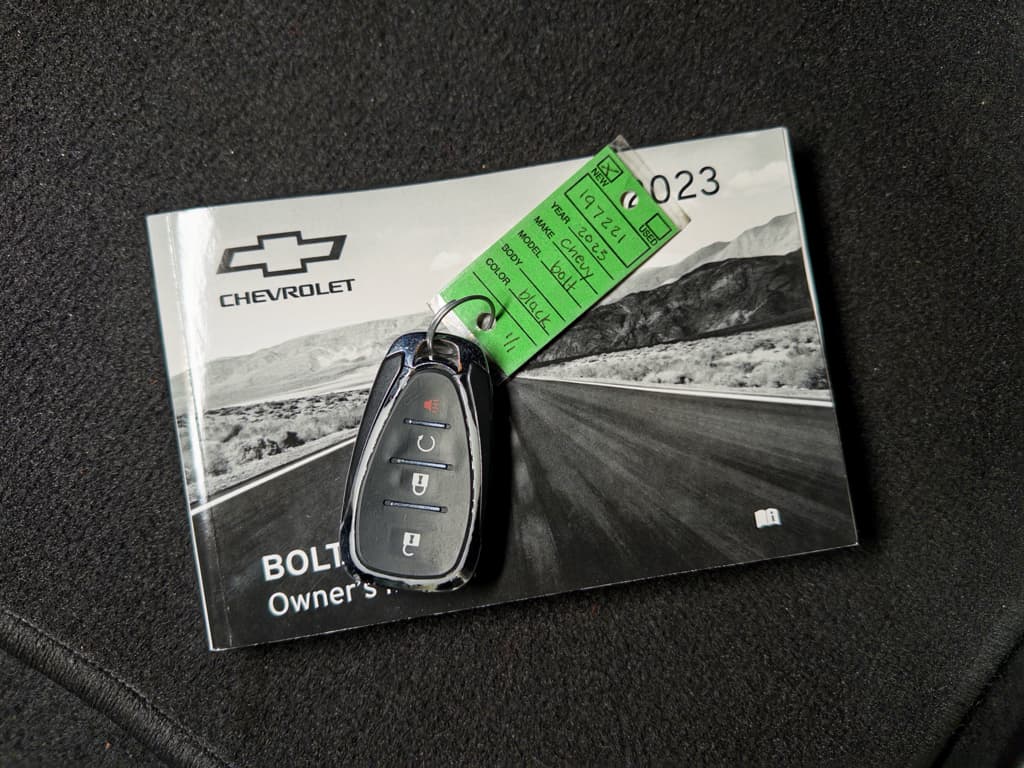 2023 Chevrolet Bolt EUV view 21
