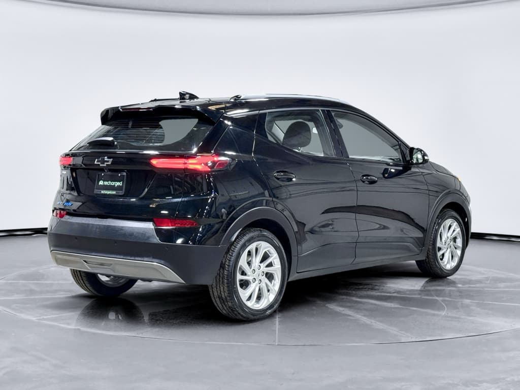 2023 Chevrolet Bolt EUV view 3
