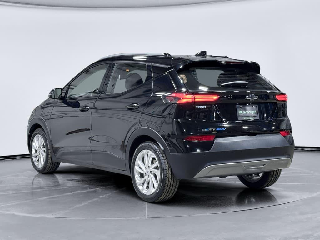 2023 Chevrolet Bolt EUV view 2