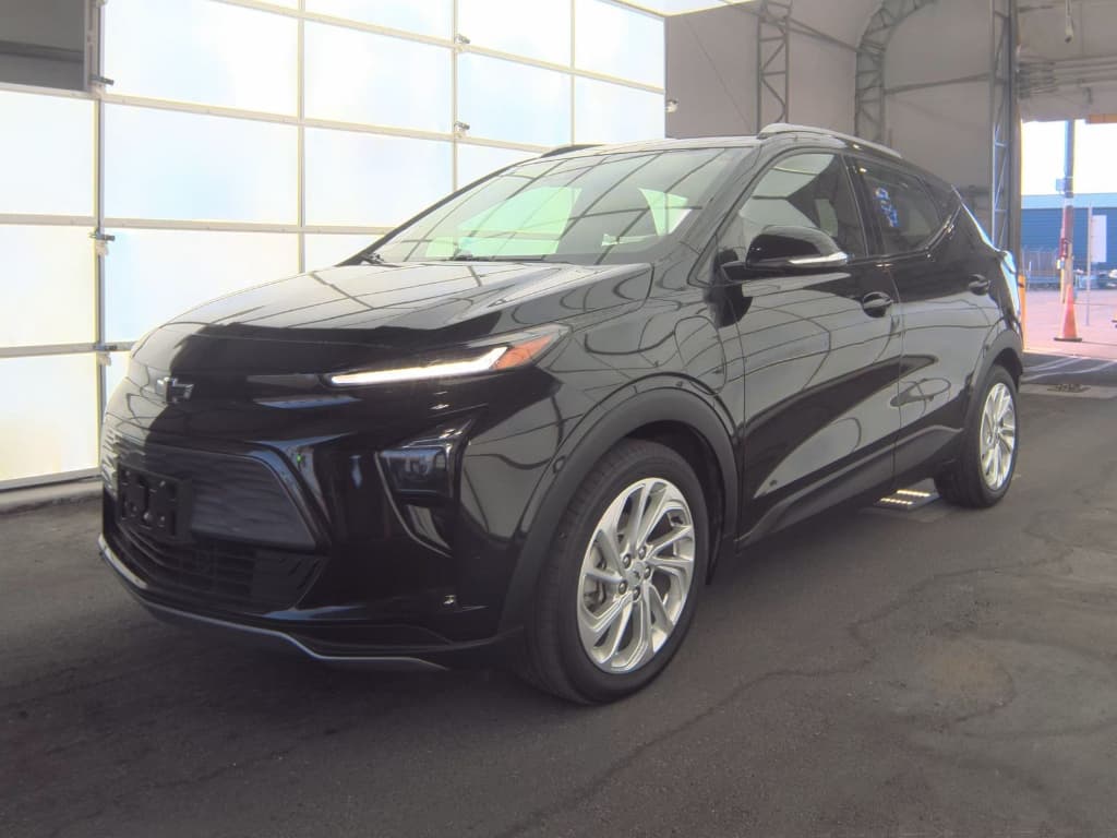 2023 Chevrolet Bolt EUV view 2