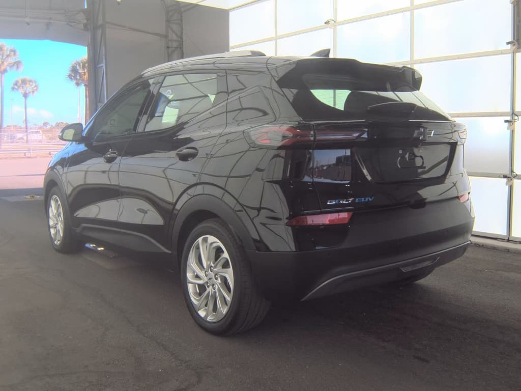 2023 Chevrolet Bolt EUV view 4