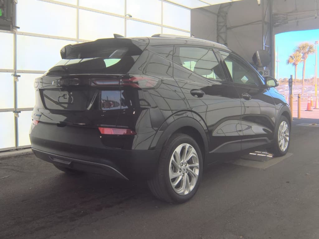 2023 Chevrolet Bolt EUV view 3
