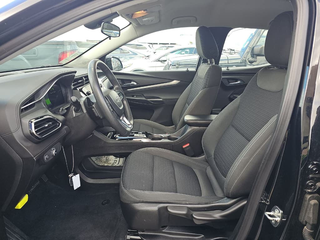 2023 Chevrolet Bolt EUV view 5