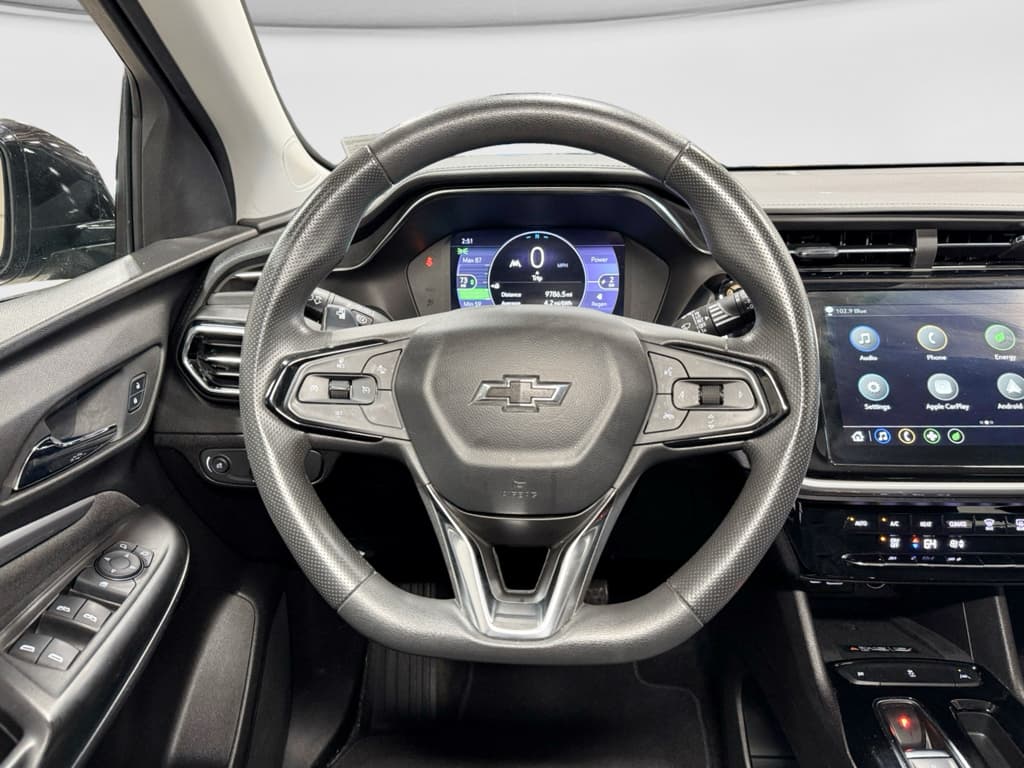 2023 Chevrolet Bolt EUV view 8