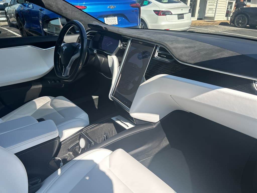2017 Tesla Model S view 6