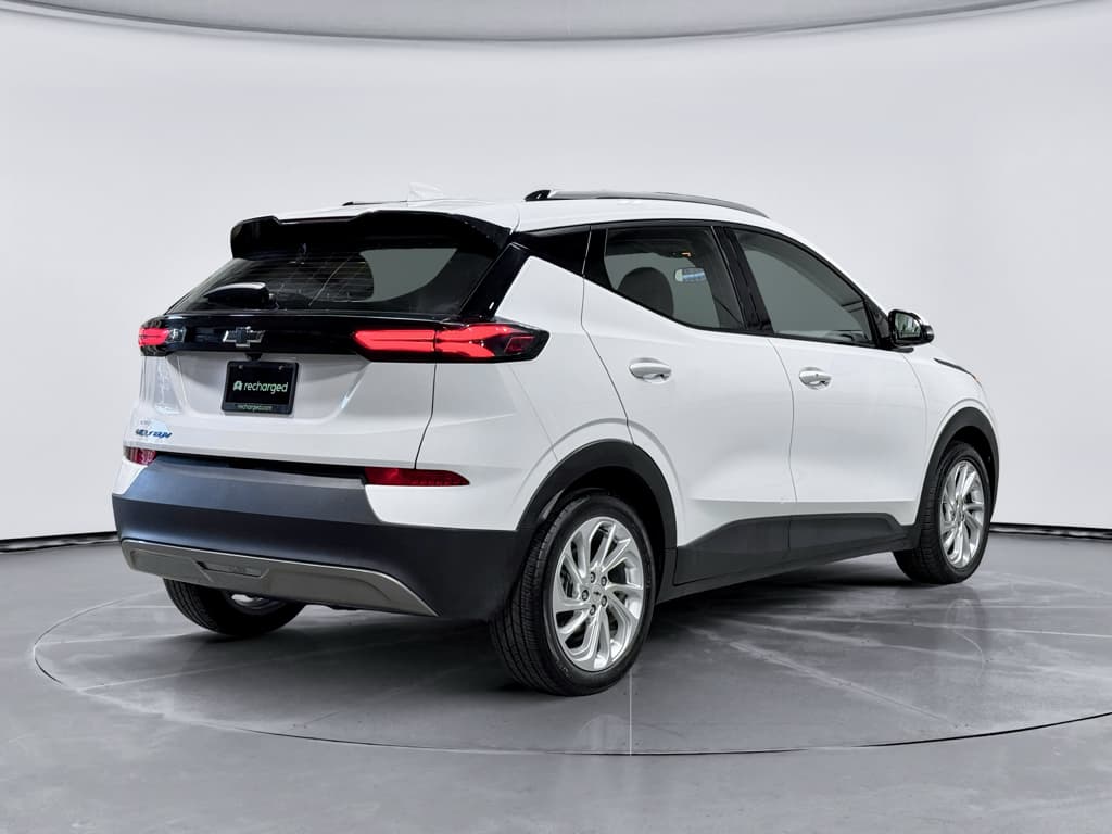2023 Chevrolet Bolt EUV view 3