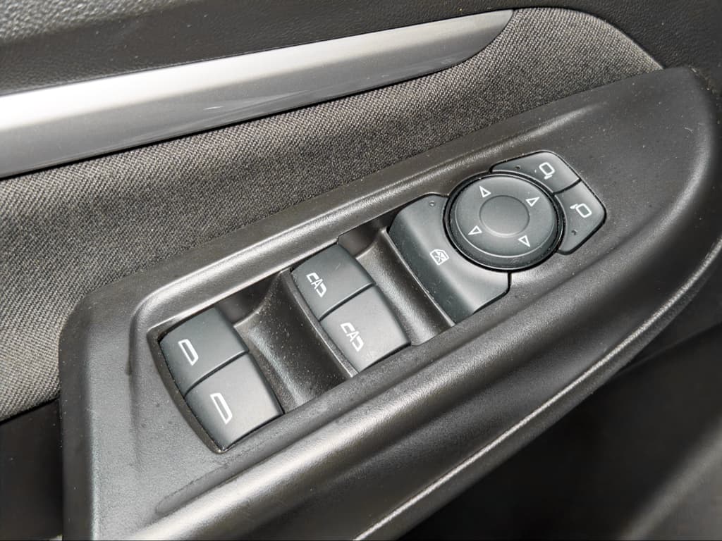2023 Chevrolet Bolt EUV view 7