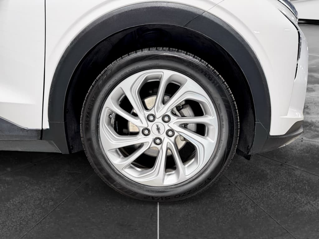 2023 Chevrolet Bolt EUV view 34