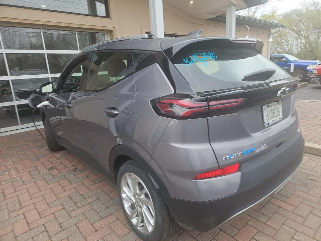 2023 Chevrolet Bolt EUV view 2