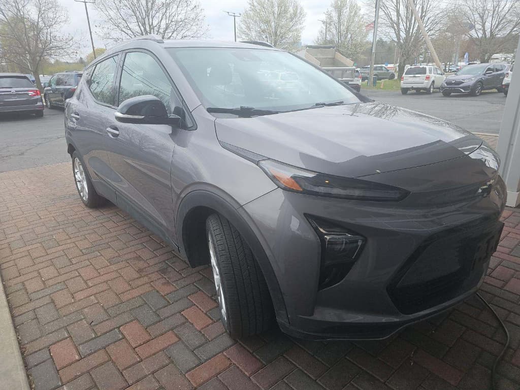 2023 Chevrolet Bolt EUV view 4