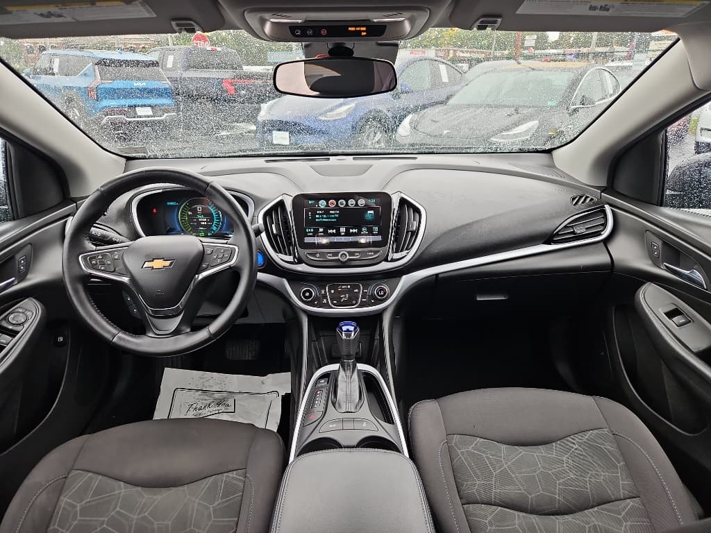 2017 Chevrolet Volt view 12