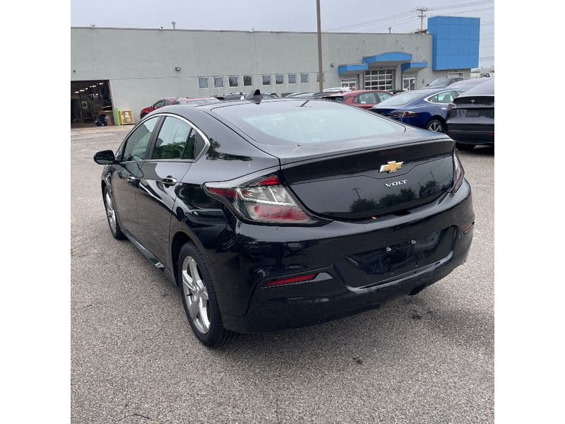 2017 Chevrolet Volt view 2