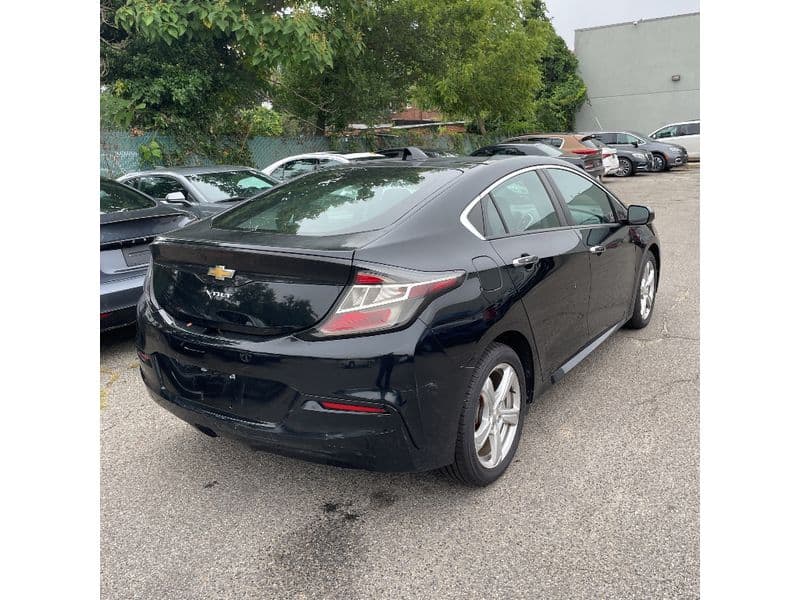 2017 Chevrolet Volt view 3