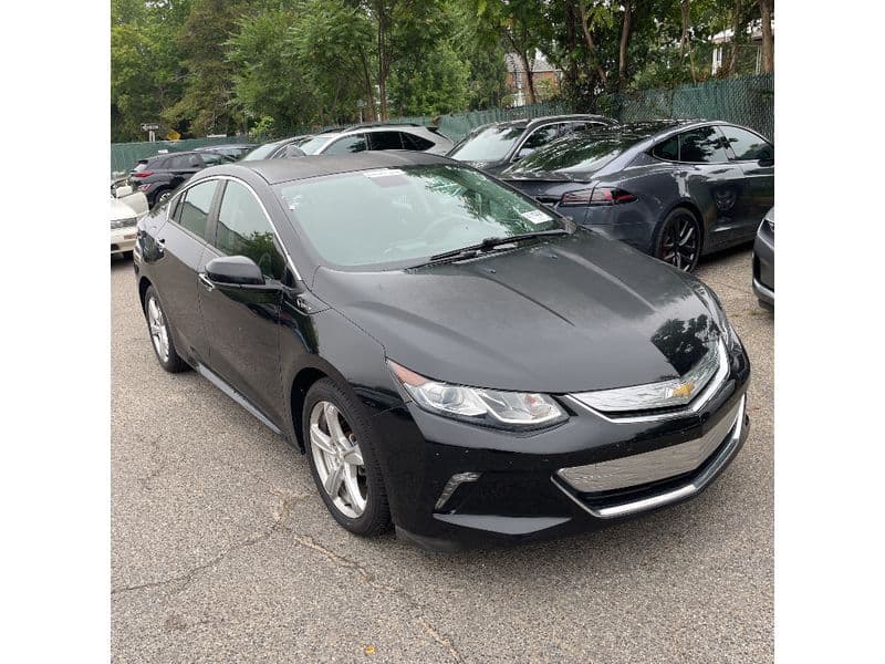 2017 Chevrolet Volt view 4