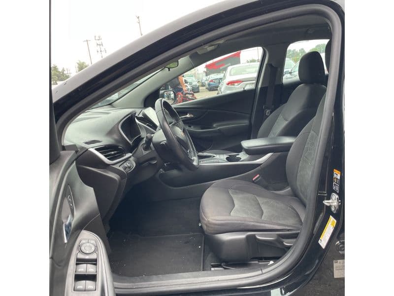 2017 Chevrolet Volt view 5