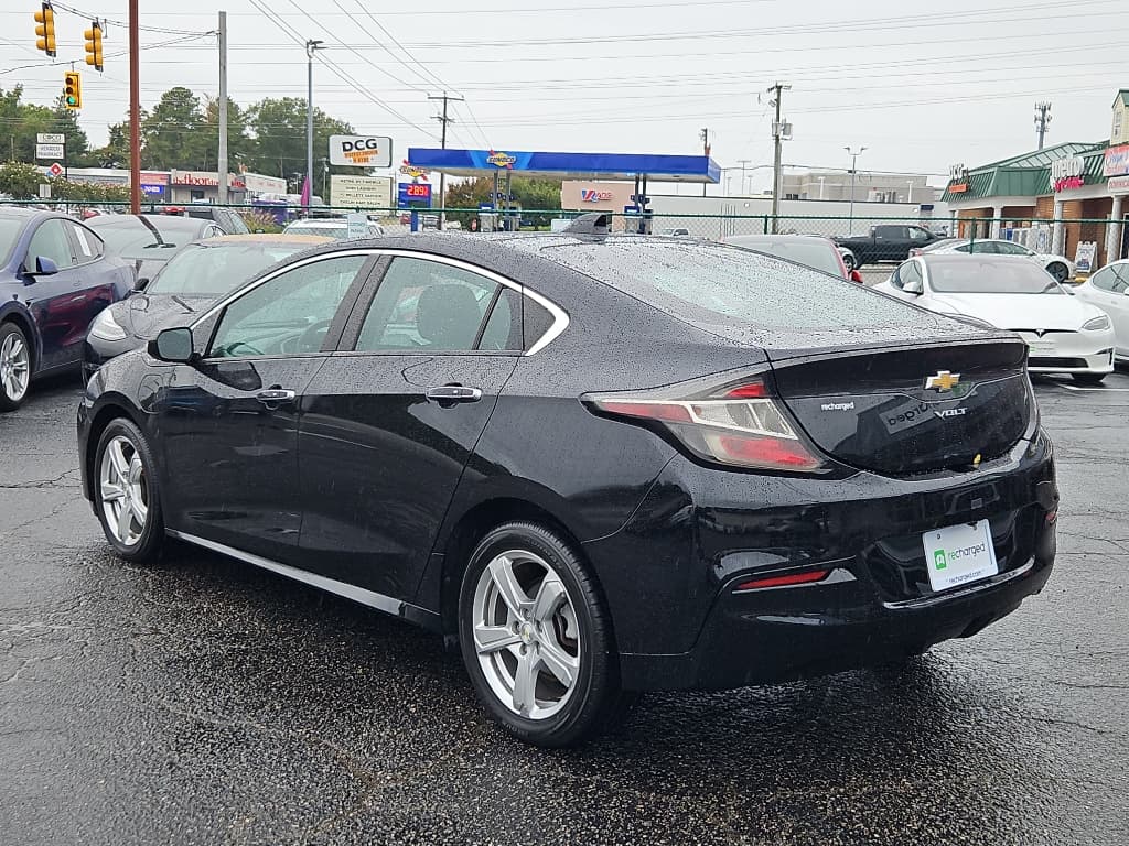 2017 Chevrolet Volt view 2